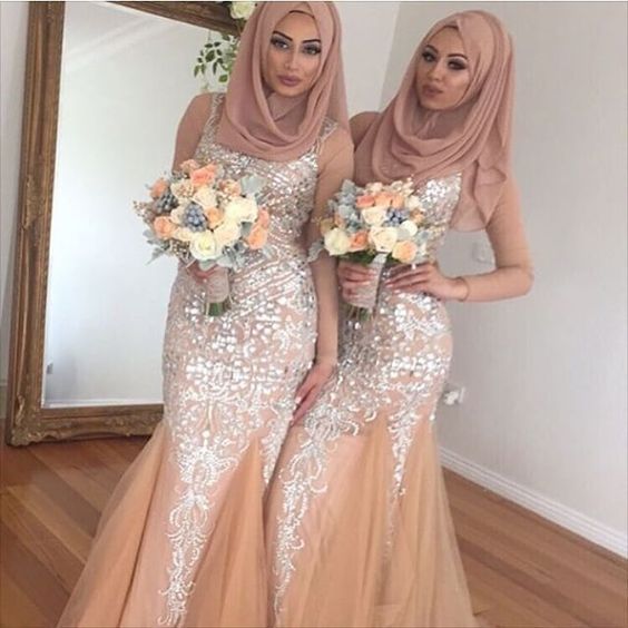 10 Inspirasi  Gaun  Kebaya Bridesmaid Berhijab Sopan dan 