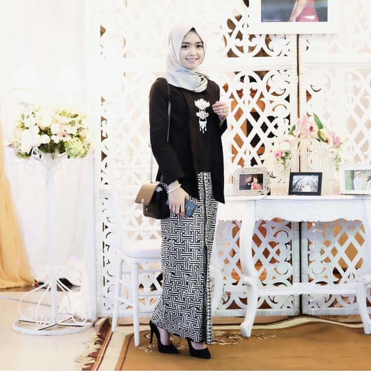 kebaya dan bawahan songket palembang