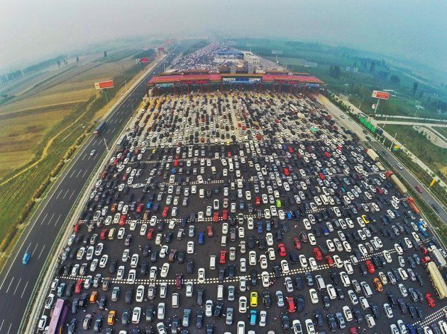 ini pas antri masuk gerbang tol, fotonya aja bikin ngeriii