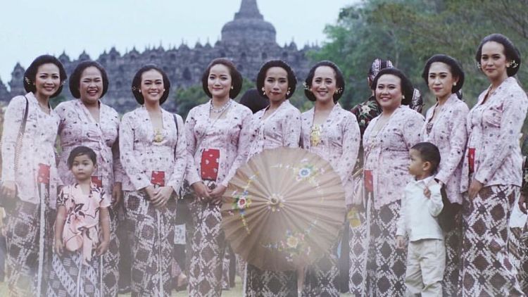 Lupakan Bridesmaid a la Barat, Dandani Sahabatmu dengan 9 Inspirasi Pager Ayu Jawa Ini di Pernikahanmu