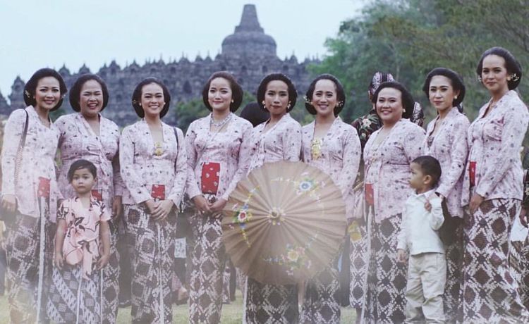 kutubaru pink di borobudur