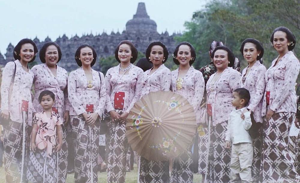 Lupakan Bridesmaid a la Barat, Dandani Sahabatmu dengan 9 Inspirasi Pager Ayu Jawa Ini di Pernikahanmu