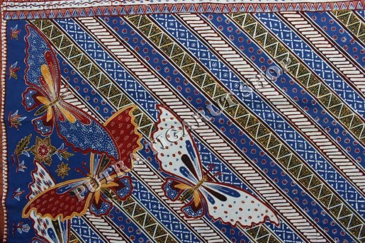 batik lereng dengan tambahan desain kupu-kupu