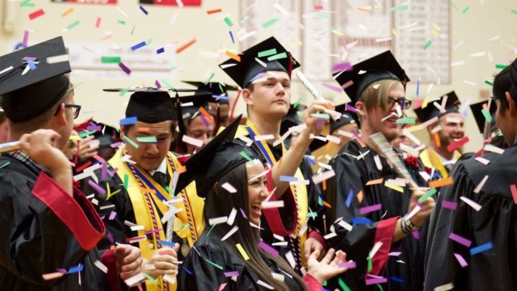 Suka Duka Fresh Graduate Pasca Euforia Wisuda