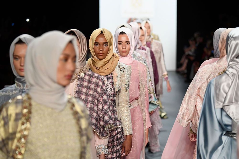 Anniesa Hasibuan, Desainer Hijab Indonesia Pencuri Perhatian di Gelaran New York Fashion Week!