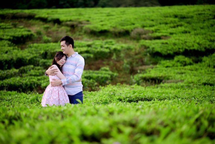 mesra-mesraan di kebun teh, bolehh