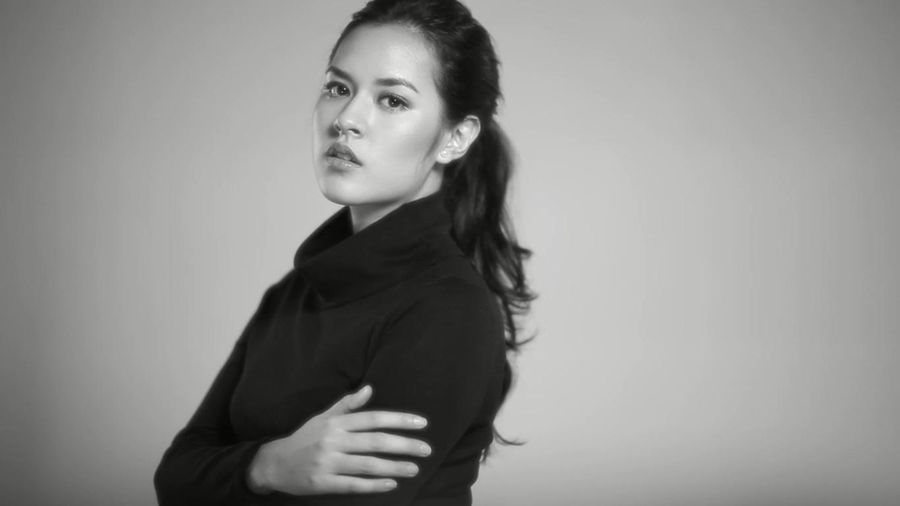 Mengilhami Kisah Cinta Raisa Lewat Lagu-lagunya