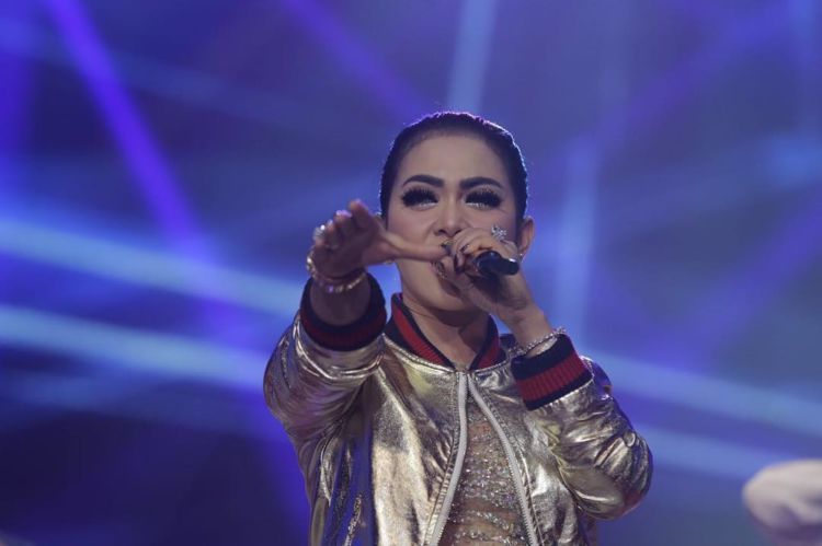 Syahrini meniti karir dari bawah