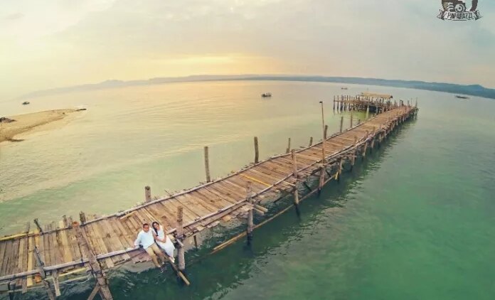 16 Foto Prewedding Unik nan Romantis yang Diambil dengan Drone, Yakin Nggak Kepingin?