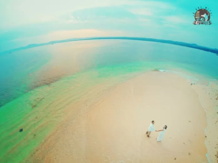 16 Foto Prewedding Unik nan Romantis yang Diambil dengan Drone, Yakin Nggak Kepingin?