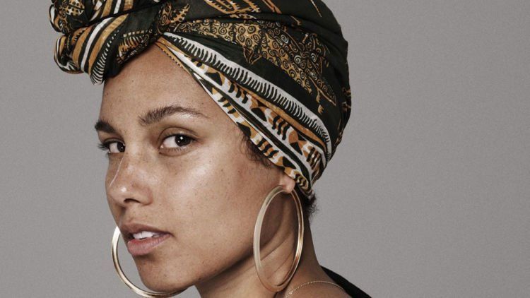 Lepaskan Ketergantunganmu Sama Make-Up! Ini Sekilas Kisah Alicia Keys Membebaskan Diri Dari Riasan