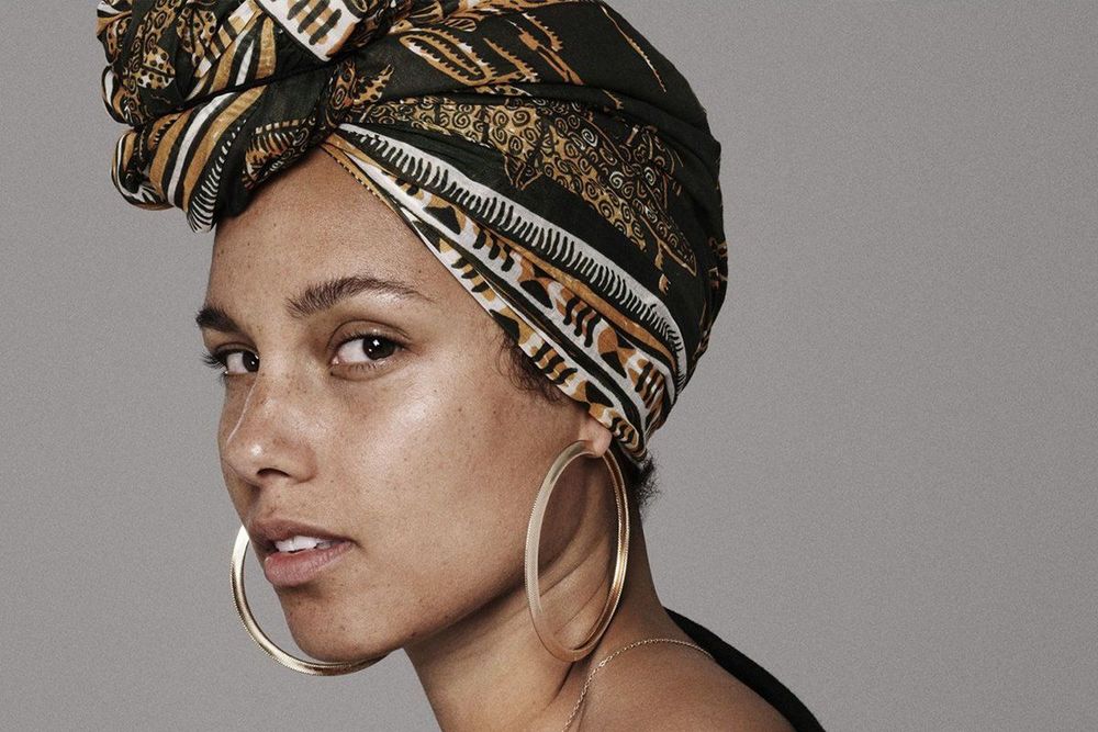 Lepaskan Ketergantunganmu Sama Make-Up! Ini Sekilas Kisah Alicia Keys Membebaskan Diri Dari Riasan