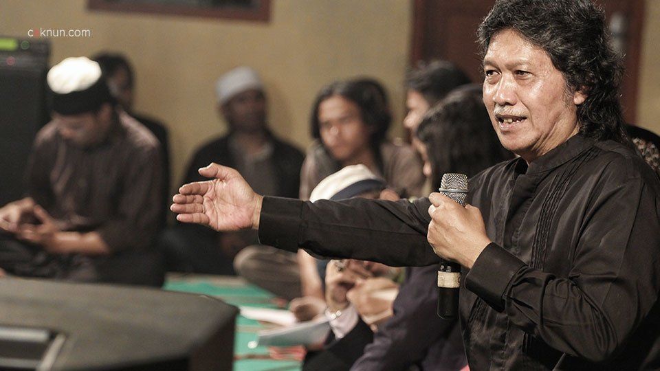 Untukmu Usia 20-an, 15 Quotes Cak Nun ini Menampar Sekaligus Bikin Kamu Sadar