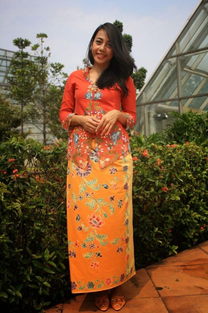 Siapa Bilang Kebaya Encim Cuma Cocok Untuk Emak-emak? Kamu 