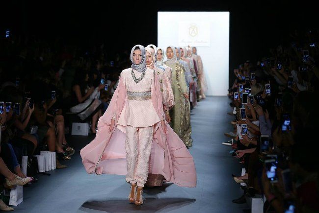 Anniesa Hasibuan, Desainer Hijab Indonesia Pencuri Perhatian di Gelaran New York Fashion Week!