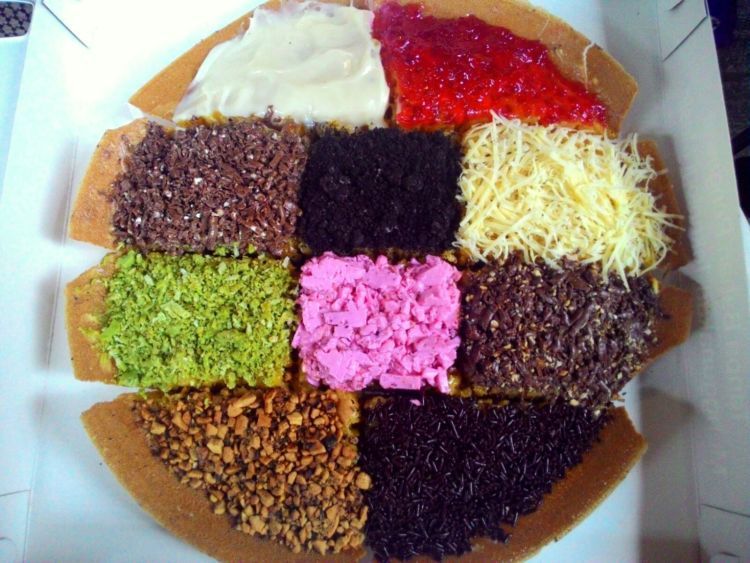 Ngicipin 10 Martabak  Manis Paling Enak di Bandung Bikin 