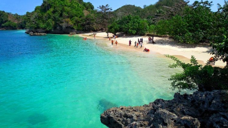 Mengintip Pesona Pantai 3 Warna, Surga Dunia yang Bisa Kamu Nikmati di Malang Raya…