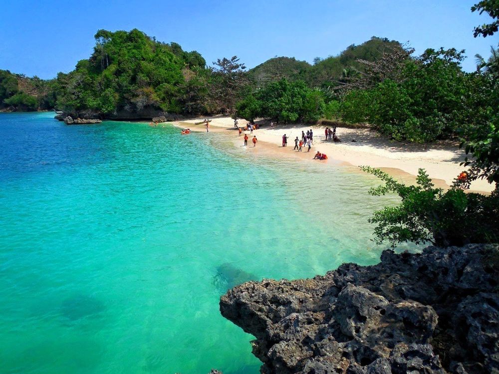 Mengintip Pesona Pantai 3 Warna, Surga Dunia yang Bisa Kamu Nikmati di Malang Raya…