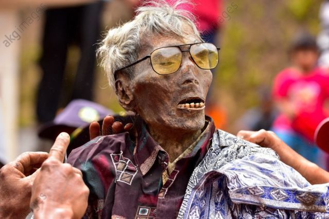 The walking dead Tana Toraja