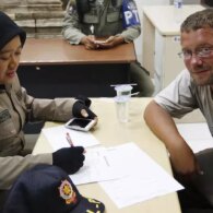 Benjamin Holst, Bule Jerman yang Mengemis Buat Senang-senang. Akhirnya Ditangkap Satpol PP Surabaya!