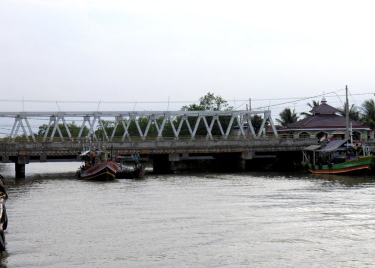 Jembatan ini serem juga yak