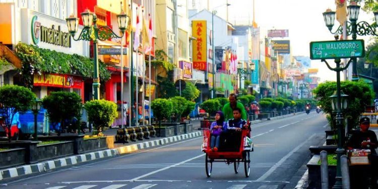 naik becak di malioboro!