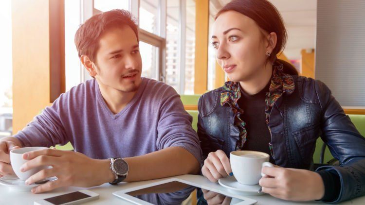 5 Tingkah Cowok yang Cuma Ingin Jadikan Kamu sebagai Cadangan. Cewek Harus Pintar Membacanya