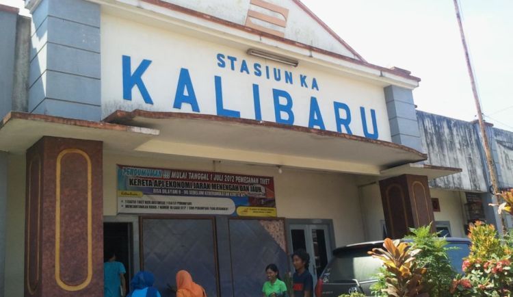 ini Stasiun Kalibaru, jangan salah turun yaa