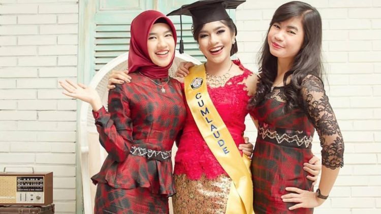 10 Alternatif Kado Wisuda Selain Bunga dan Boneka. Dijamin Murah dan Beda!