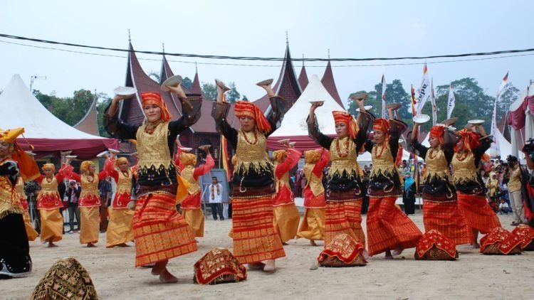 Mitos vs Fakta Menarik tentang Orang Padang (Minang). Sebagai Penduduk Asli, Kamu Harus Tahu!