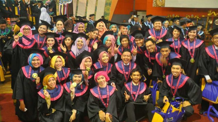 Sebelum Memakai Toga Wisuda, 8 Hal Ini Wajib Kamu Lakukan Saat Jadi Mahasiswa