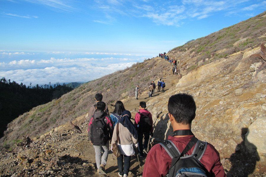 7 Tipe Kelakuan Pendaki Gunung Kalau Lagi Kelelahan di 