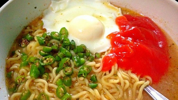 9 Rahasia di Balik Nikmatnya Mi Instan Buatan Burjo daripada Masak Sendiri