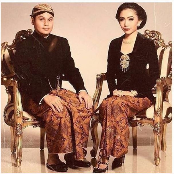 15 Foto yang Buktikan Bahwa Paduan Kebaya dan Sanggul 