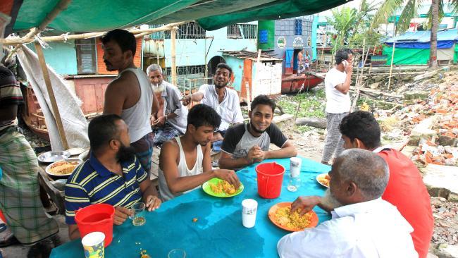 ada makanan, tapi bayar sendiri