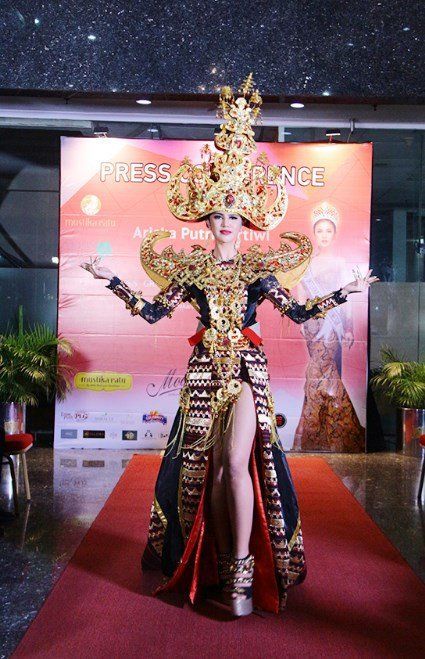 kostum tradisional bertema siger lampung