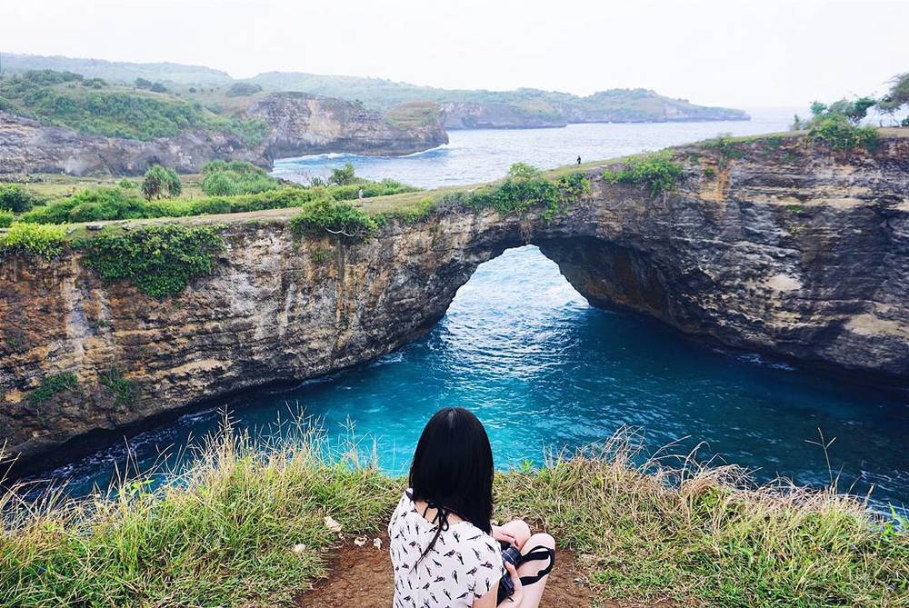 Udah Bosen Traveling di Bali yang Itu-itu Aja? Saatnya Kamu ke Nusa Penida yang Gak Kalah Indahnya