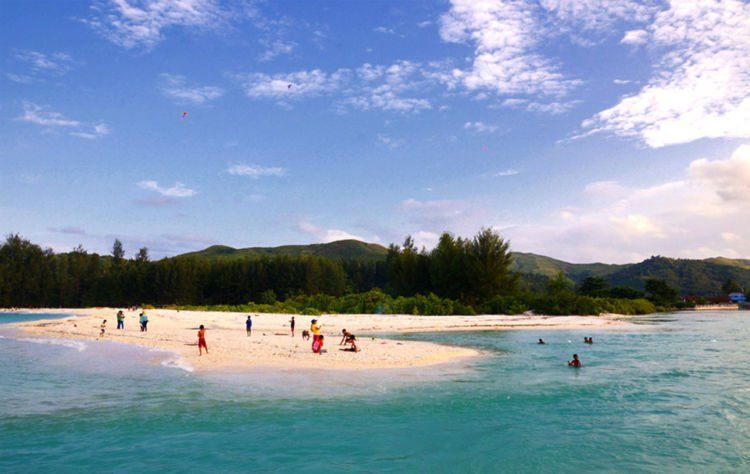 Pantai Jikumerasa, birunya bikin pengin nyebur~