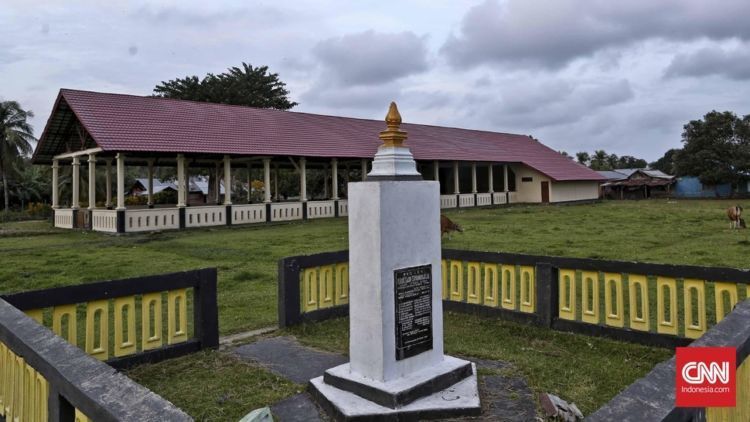 Gedung Kesenian dan Tugu Peninggalan Tapol '65