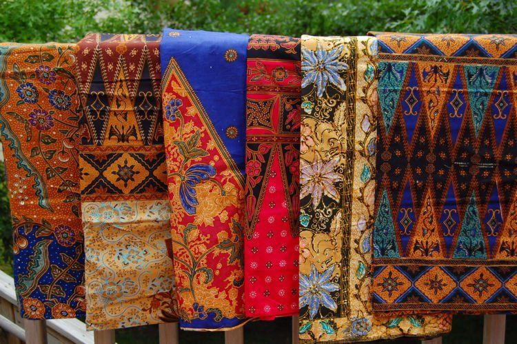 cara-mencuci-kain-batik-menggunakan-lerak