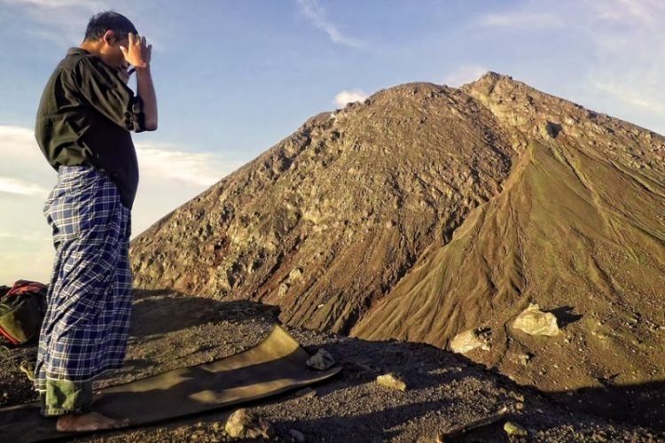 ibadah boleh sih, tapi jangan jadiin itu semacam excuse juga