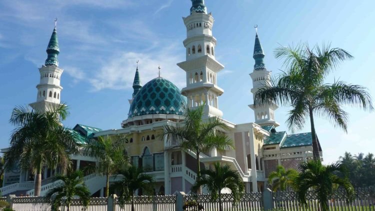 Kelip Cahaya di Tengah Mataram, Pulau Seribu Masjid yang Indah nan Mempesona