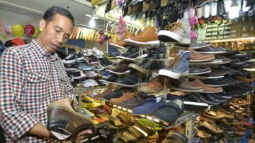 Jokowi Aja Beli Sepatu Diskonan! Kamu yang Gajinya Tak Seberapa, Nggak Perlu Deh Bergaya Sosialita!