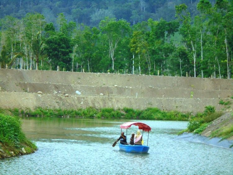 bermainlah sepuasnya di Waduk Sidodadi