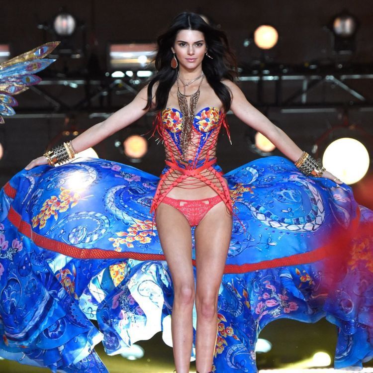 kendall-jenner-victoria-secret-fashion-show-2015