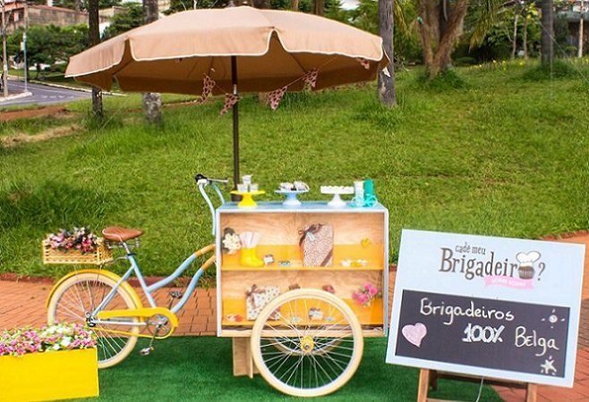 Kamu bisa gunakan food bike ini untuk menjajakan kue bolu seperti brownies atau cup cake.