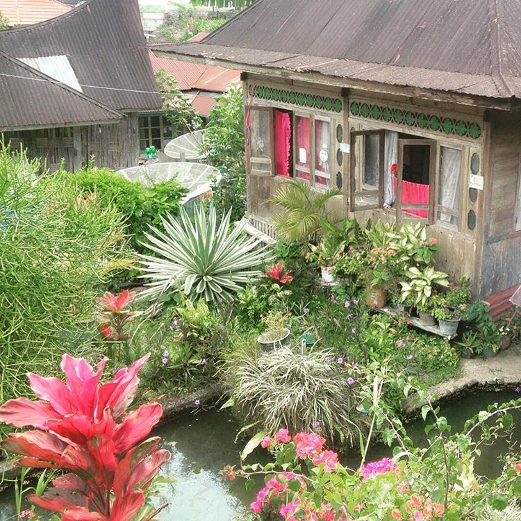 Rumah Gadang tua via milavennika