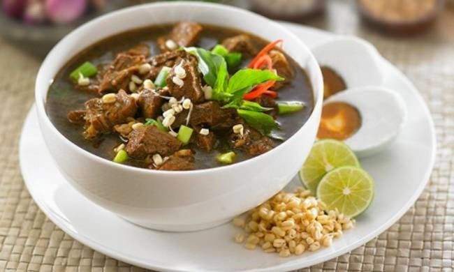 Ke Surabaya Nggak Sah Kalau Belum Singgah ke 8 Tempat Makan Rawon Ini! Hmm, Sedap Sekali