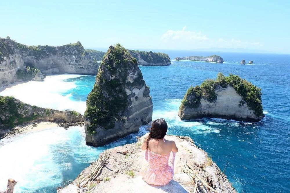 Udah Bosen Traveling di Bali yang Itu-itu Aja? Saatnya Kamu ke Nusa Penida yang Gak Kalah Indahnya