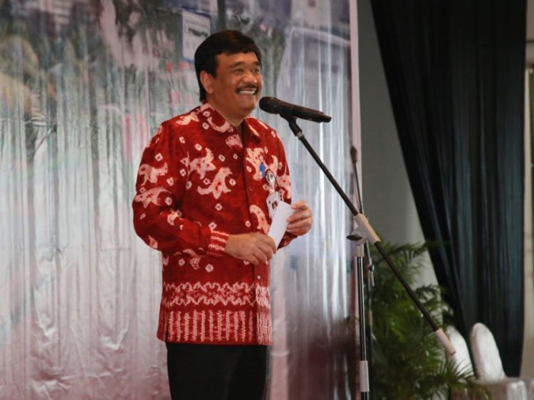 batik merah menyala